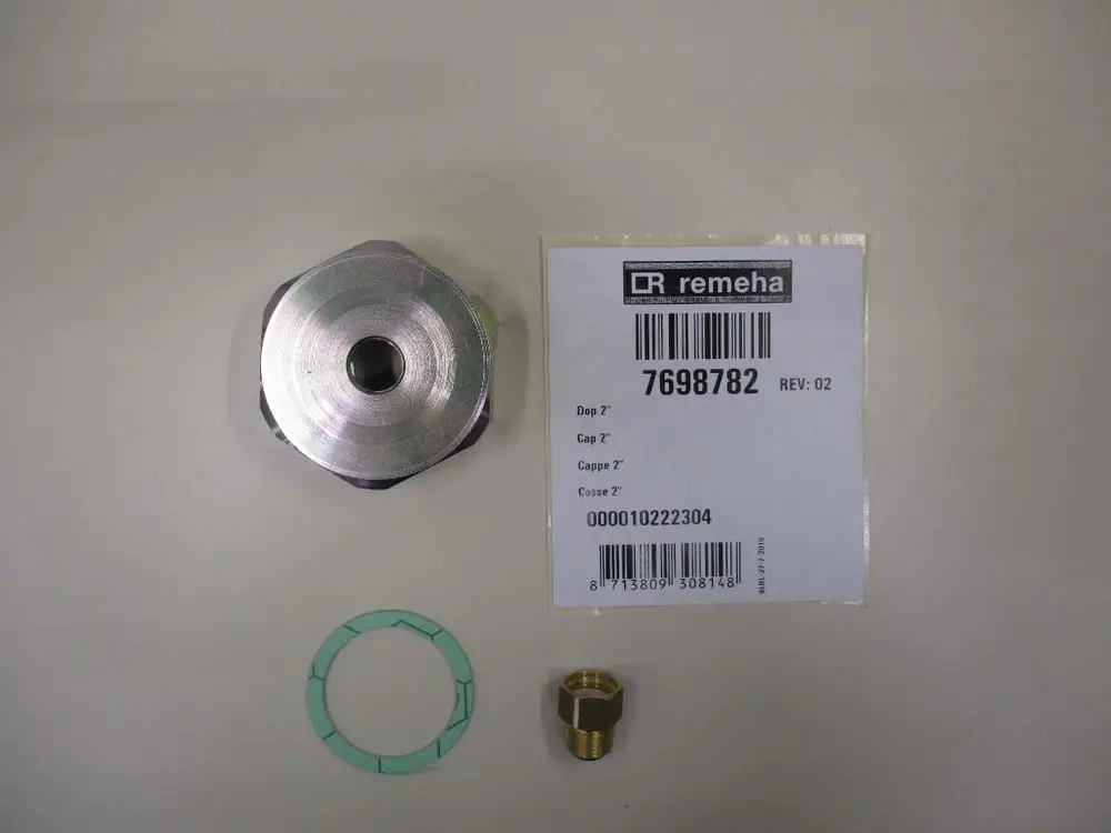 Remeha Produktbild mit einer Metallverbindung, einem grünen Dichtring und einem kleinen Messingadapter, beschriftet mit Artikelnummer und Produktdetails.
